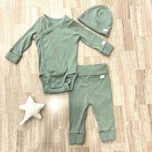 H&M light green adjustable fit long sleeve bodysuit set